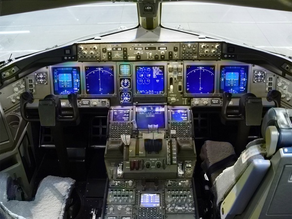 cockpit_B777